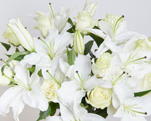 10 White Rose & Lilies
