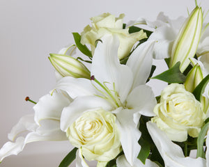 5 White Rose & Lilies
