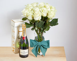 12 White Roses & Moët