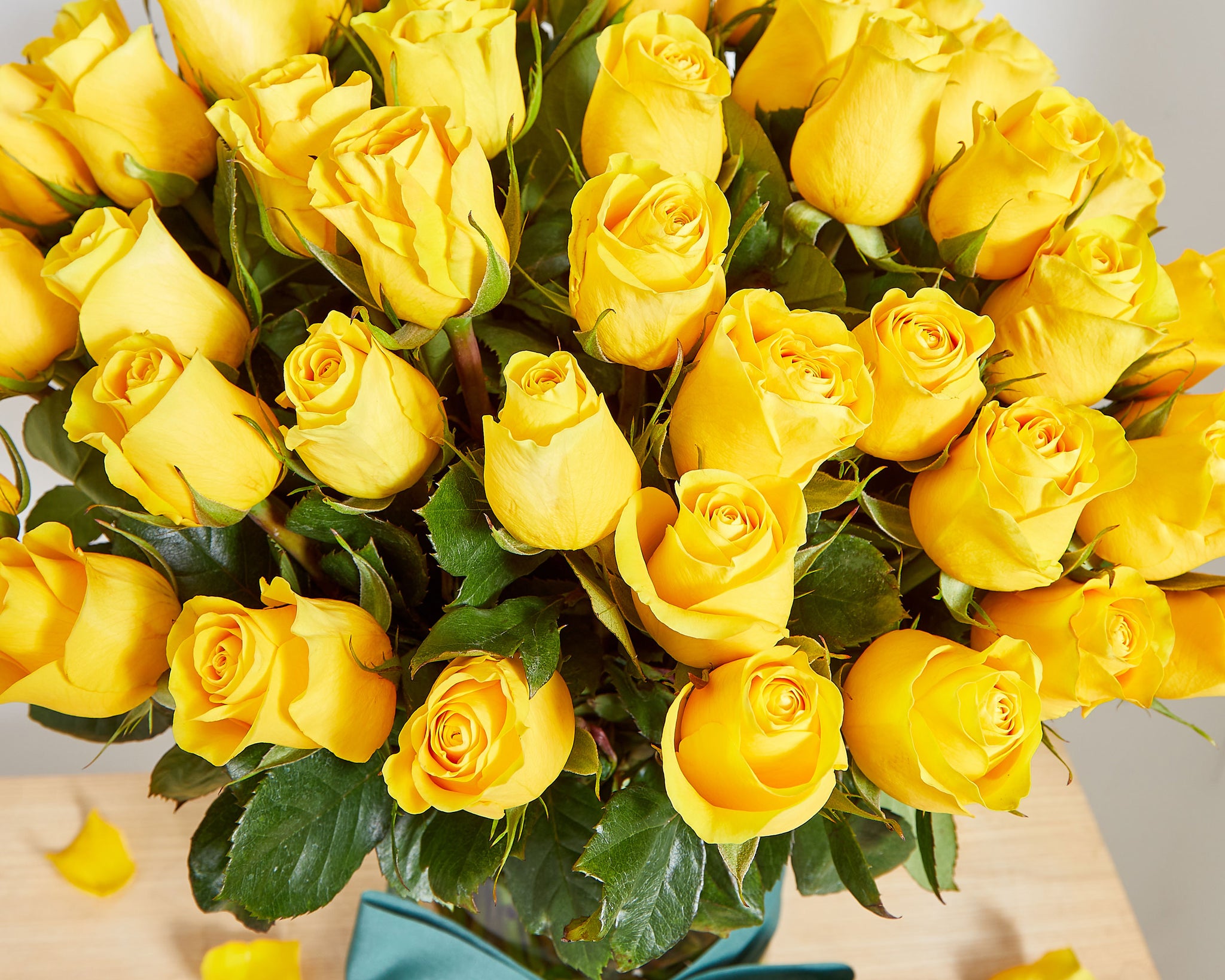 50 beautiful long stem yellow roses | Roses Only UK
